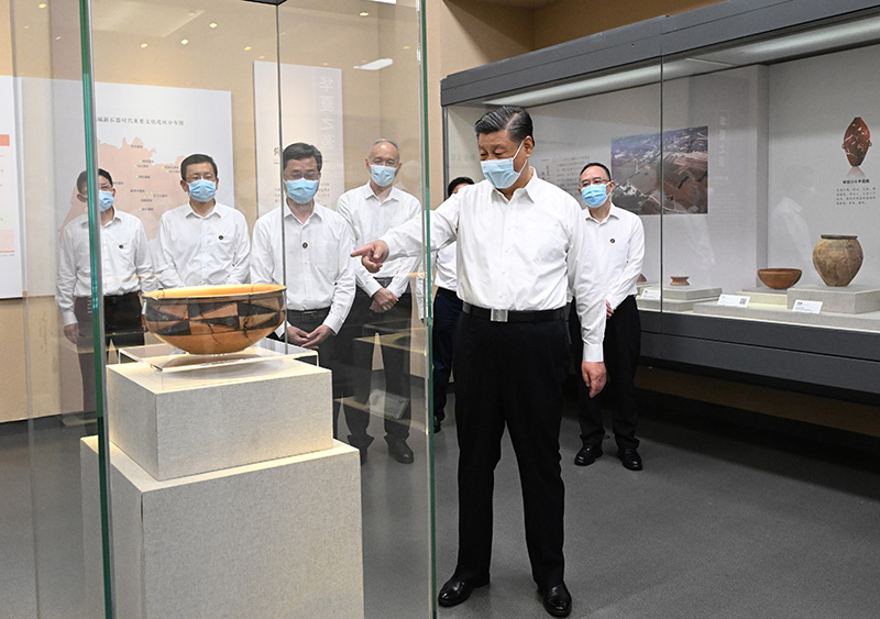 5月16日下昼，，，，，中共中央总书记、国家主席、中央军委主席习近平在前往陕西西安主持中国－中亚峰会途中，，，，，在山西运城博物馆考察。。。。。。。。